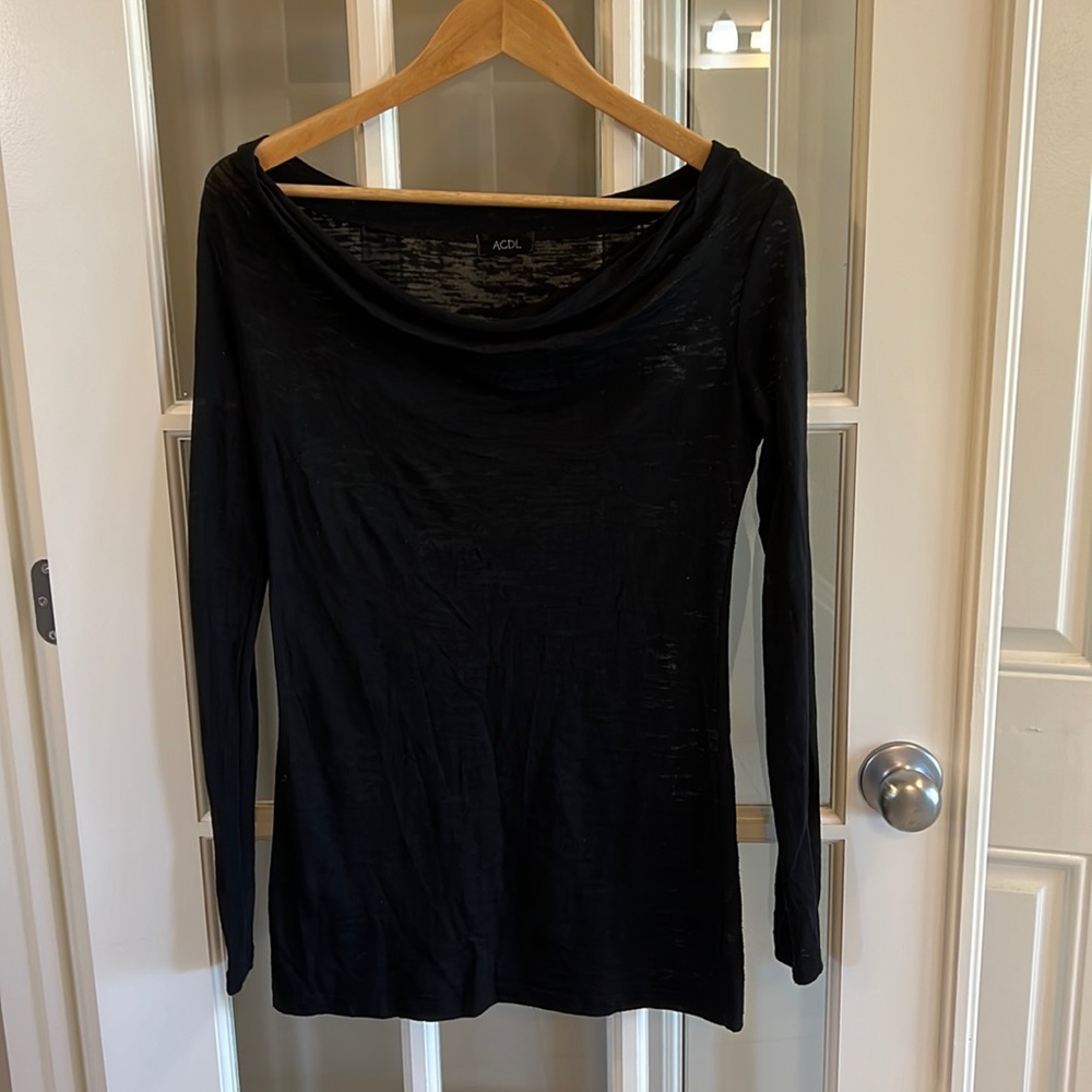 ADCL long sleeved burnout style tunic black size small/medium